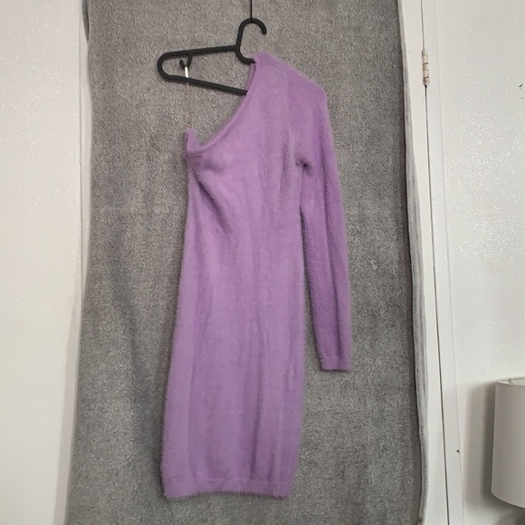 Off the shoulder fluffy dress - Picture 2 of 2